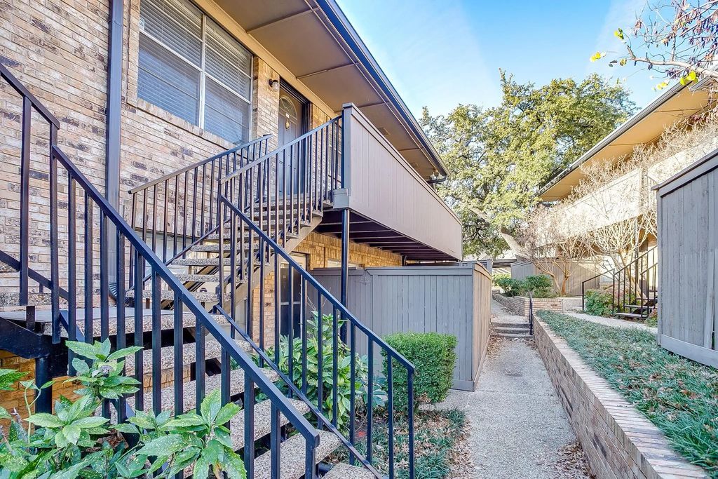 7929 Royal Lane 206, Dallas