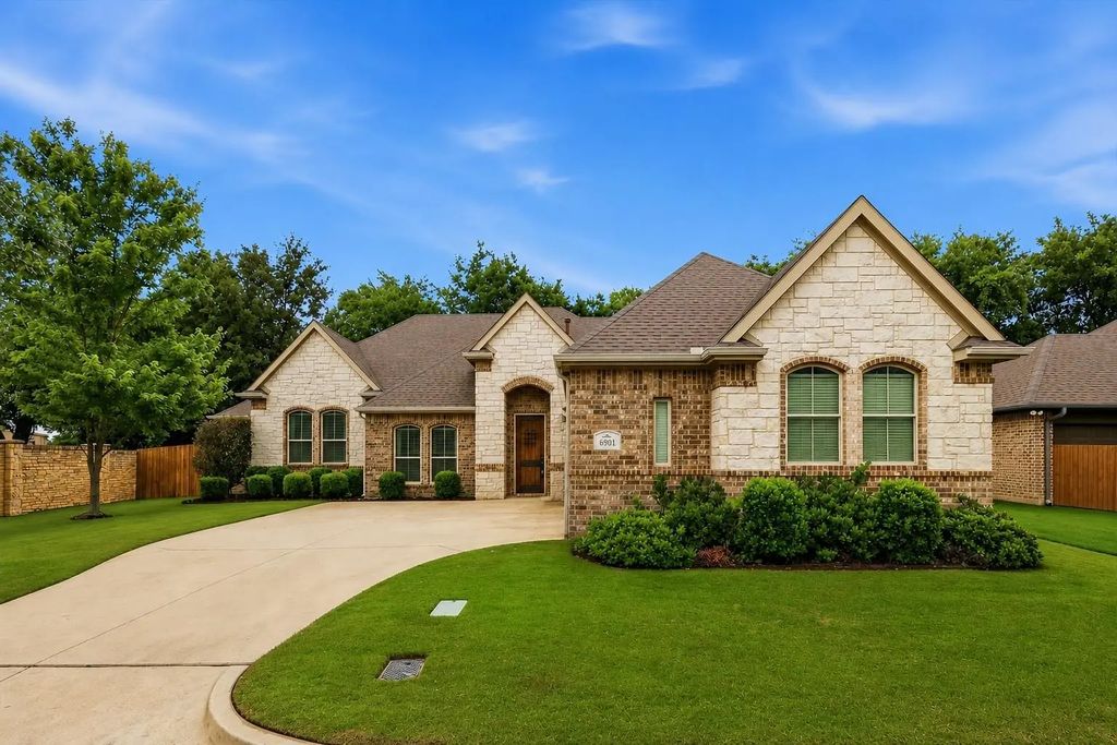 6901 Golf Green Drive, Arlington
