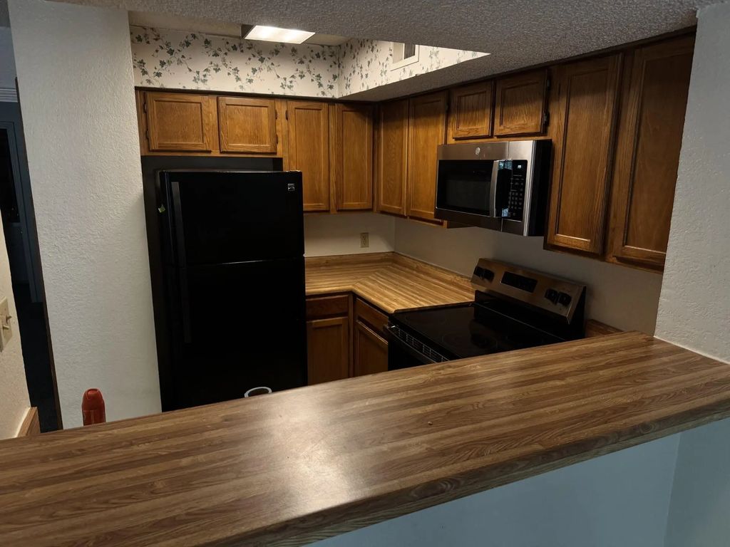 2300 Balsam Drive G102, Arlington