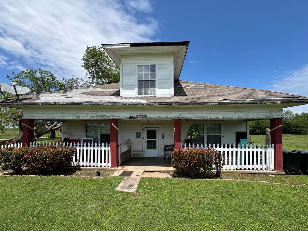 8775 County Road 353, Terrell