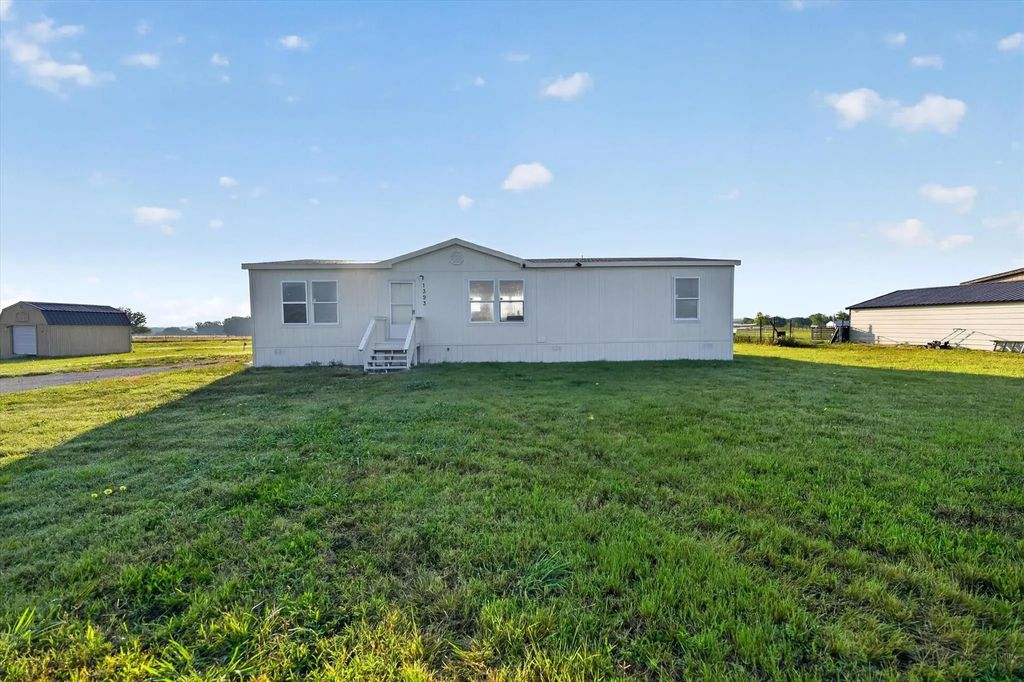 1393 Hackleman Road, Whitesboro