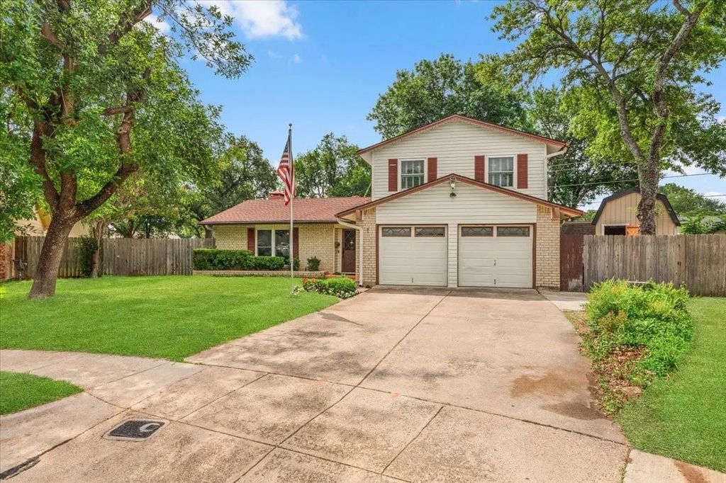 1904 Meadow Glen, Irving