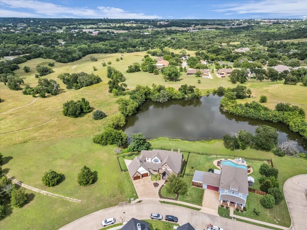 404 Charleston Park Drive, Woodway