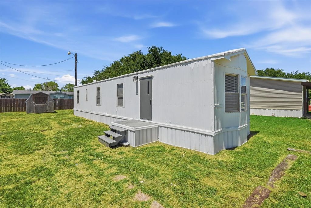 902 Flamingo, Granbury