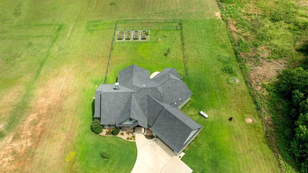 308 County Road 3336, Paradise