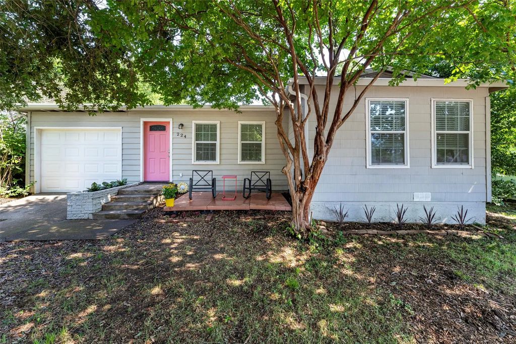 224 Willow Street, Hurst