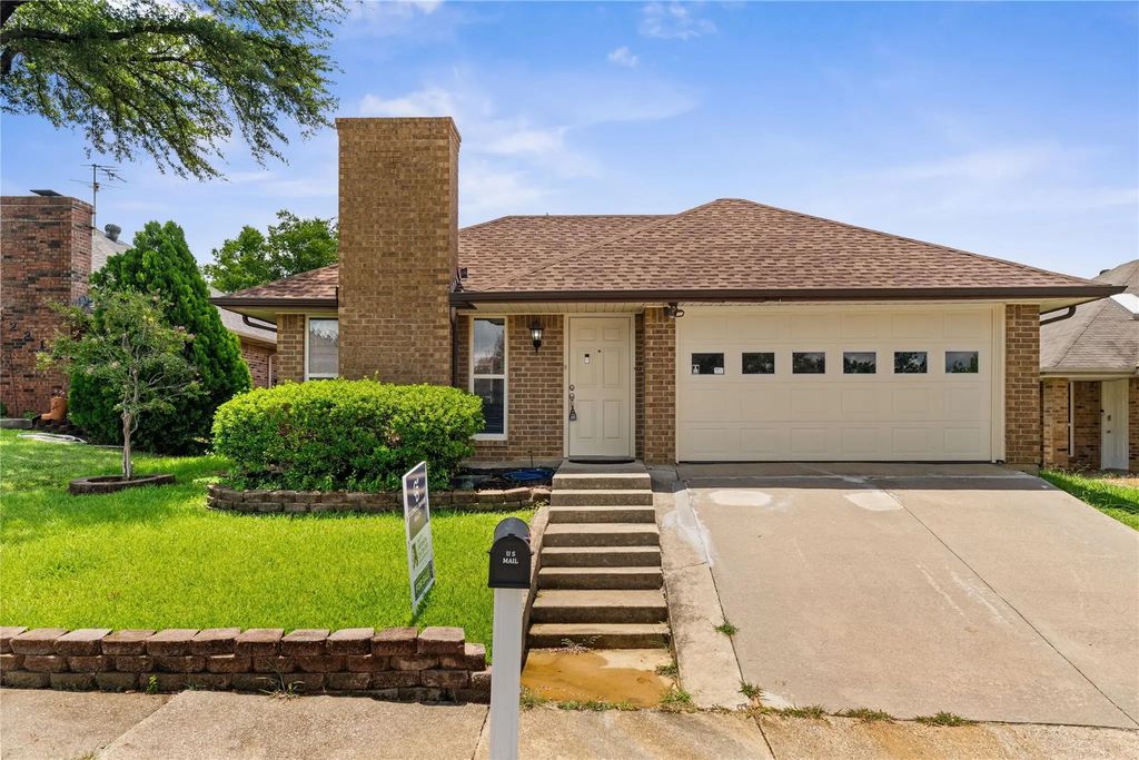 2208 Cedarcrest Drive, Carrollton
