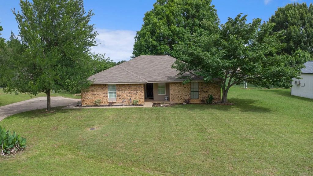 2944 Whispering Creek Lane, Burleson