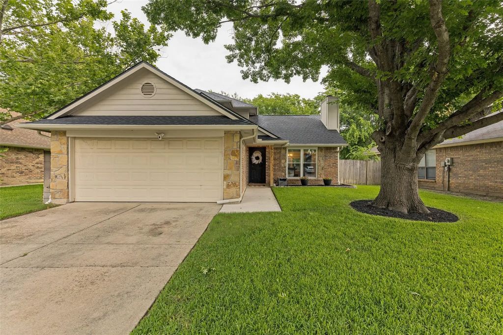 537 Blue Haze Drive, Fort Worth