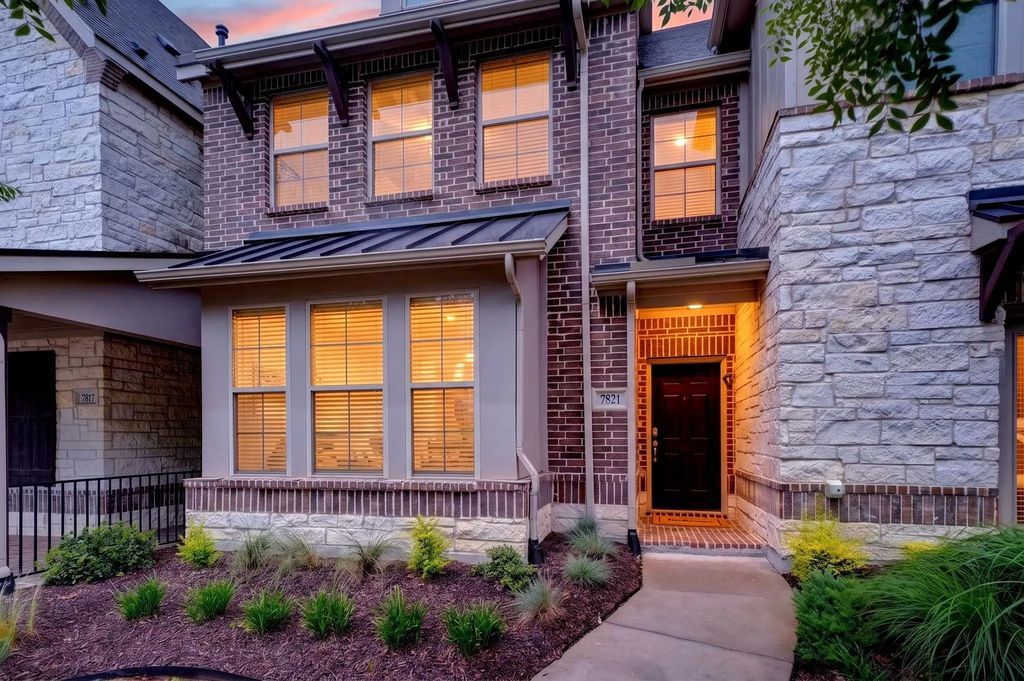 7821 Sunset Boulevard, Rowlett