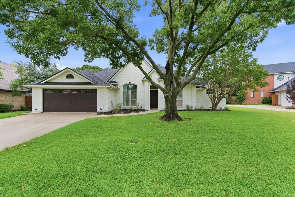8 Waterwood Court, Mansfield