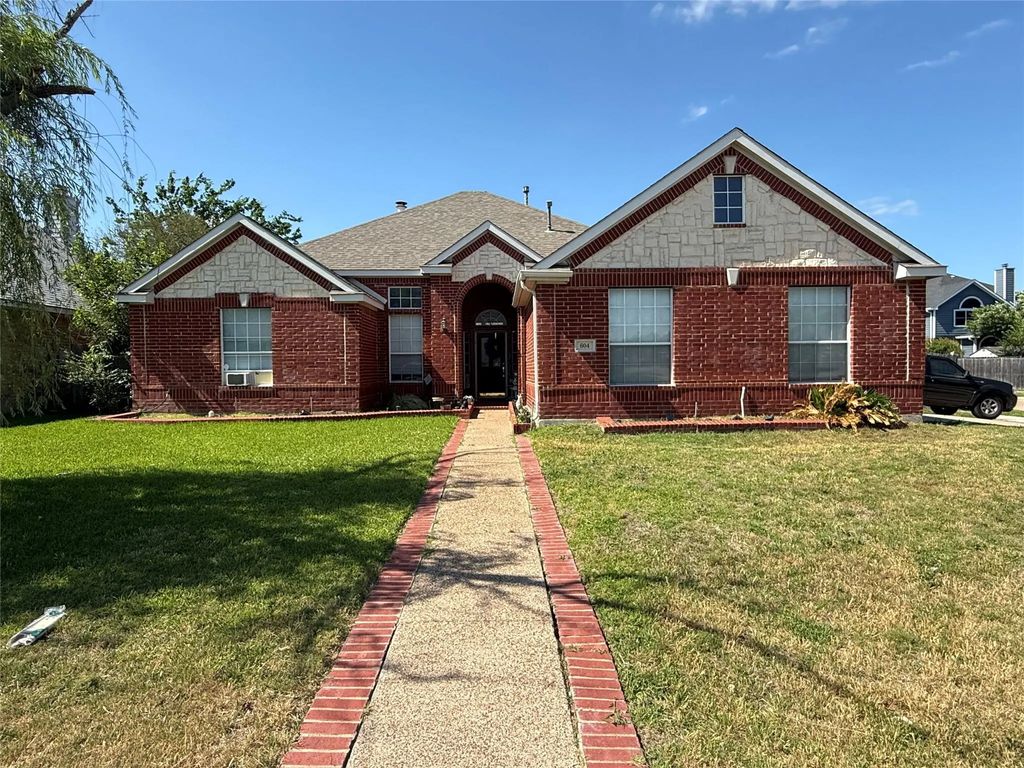 604 Jennifer Trail, Grand Prairie
