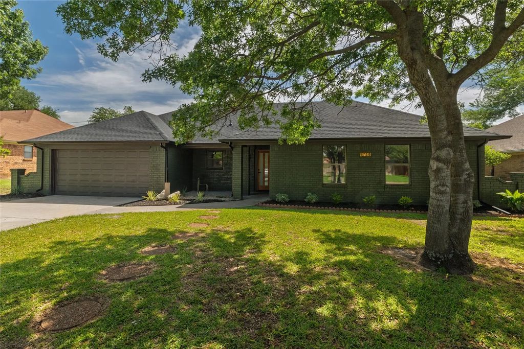 5728 Caracas Drive, North Richland Hills