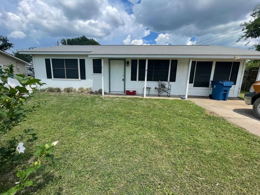 604 N Angelina Street, Whitney