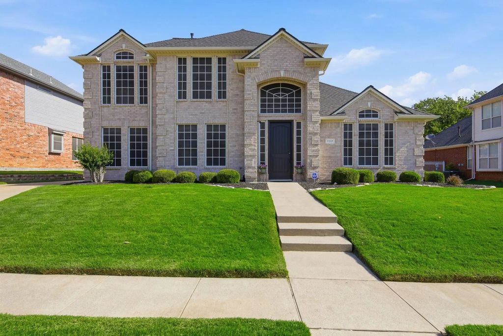 1117 Crestview Drive, Bedford
