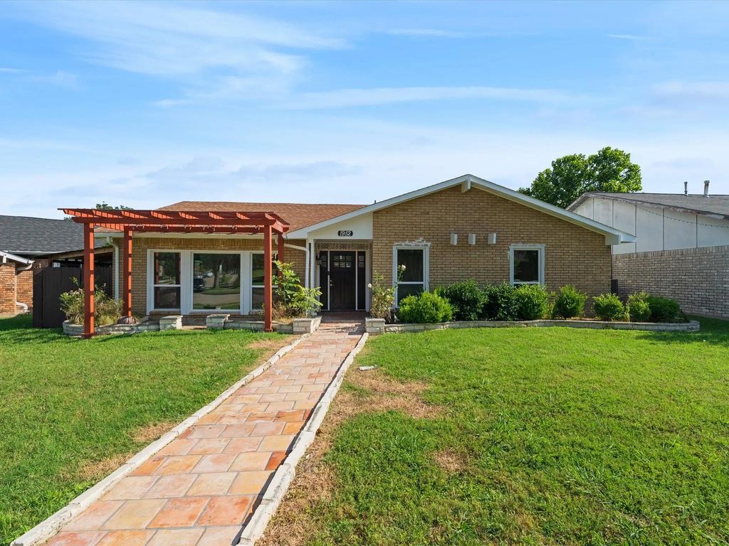 1952 Rambling Ridge Lane, Carrollton