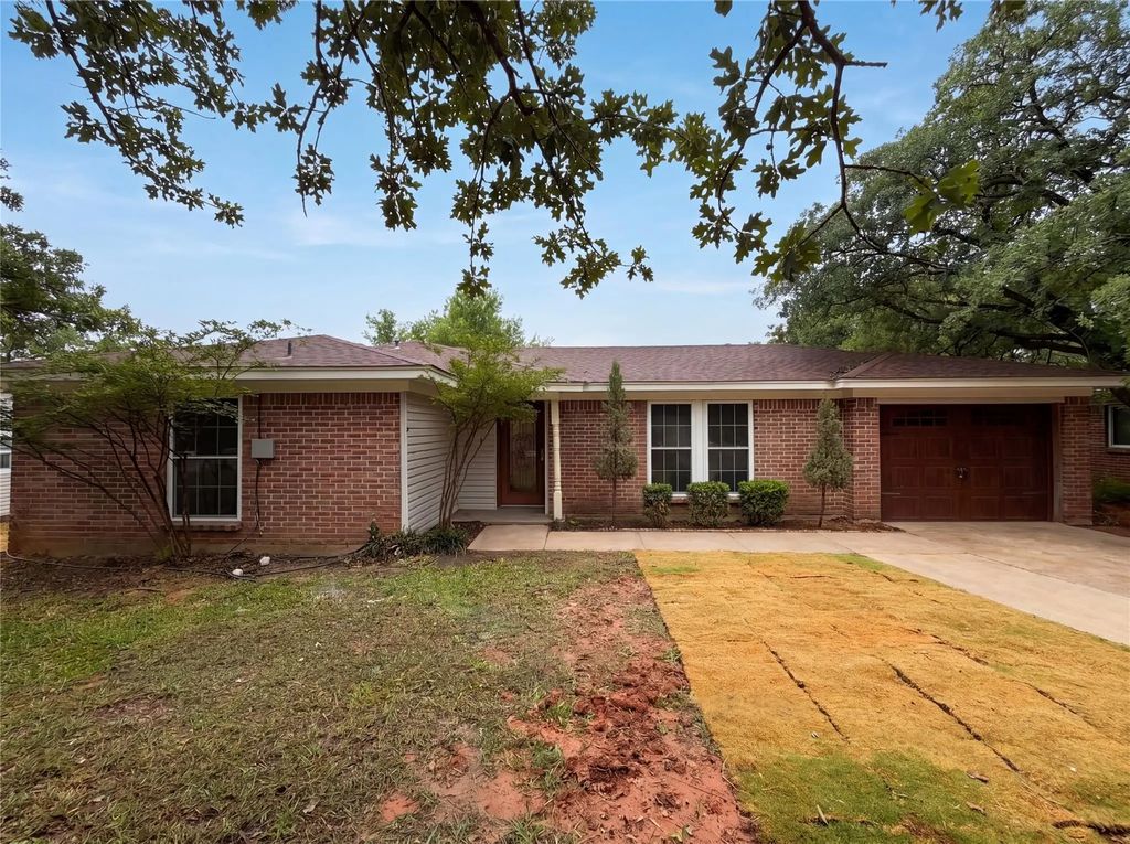 512 Lake Crest Parkway, Azle