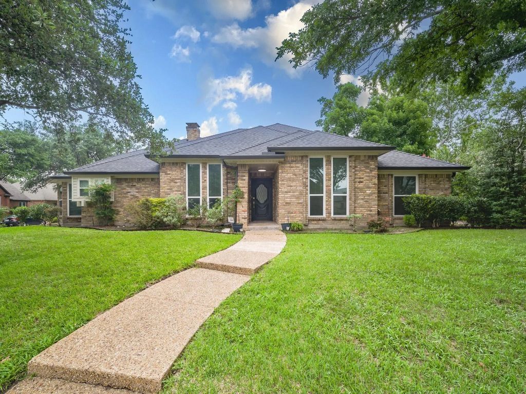 7315 Debbe Drive, Dallas