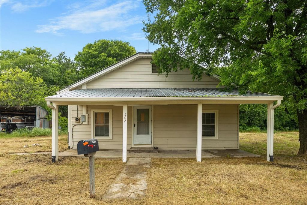 502 S Elm Street, Celeste