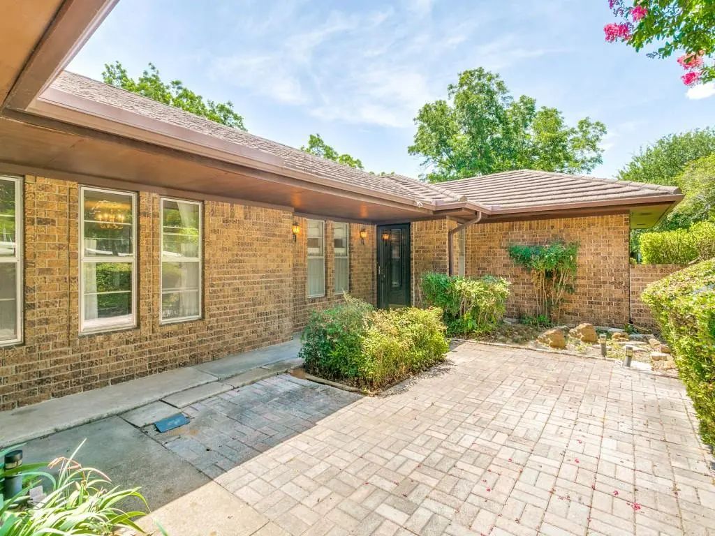 1132 N Irving Heights Drive, Irving