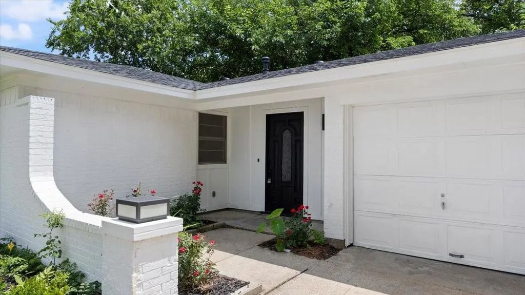 2102 E Timberview Lane, Arlington