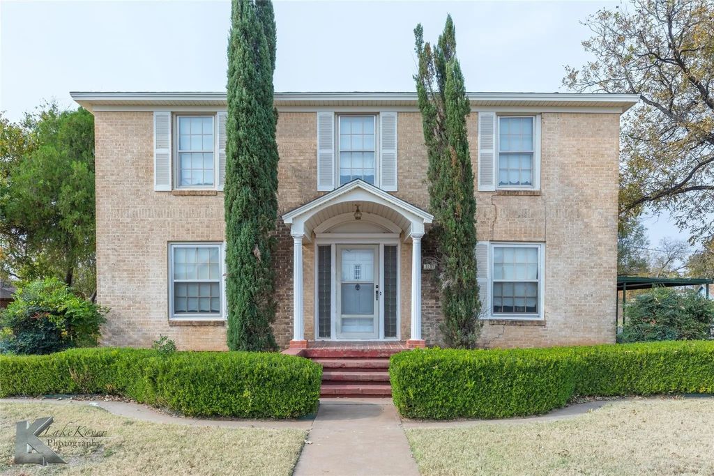 341 N 3rd Avenue, Munday