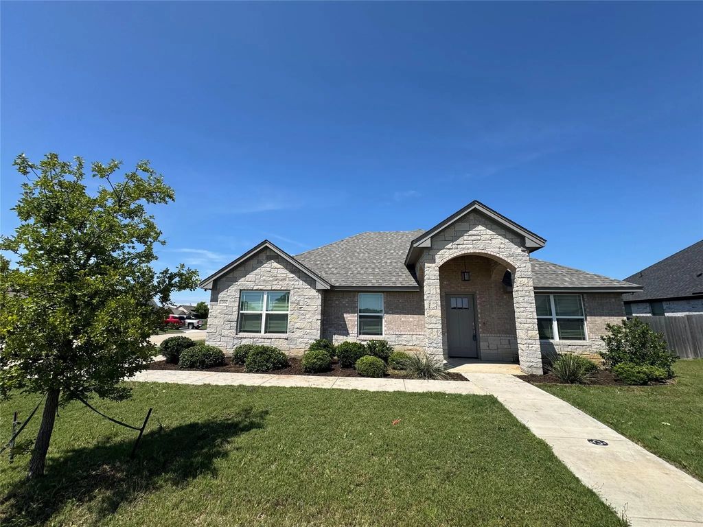 1303 Oleander Drive, Tolar