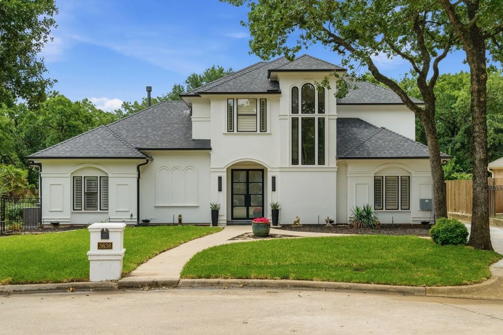 3636 Chateaux Lane, Hurst
