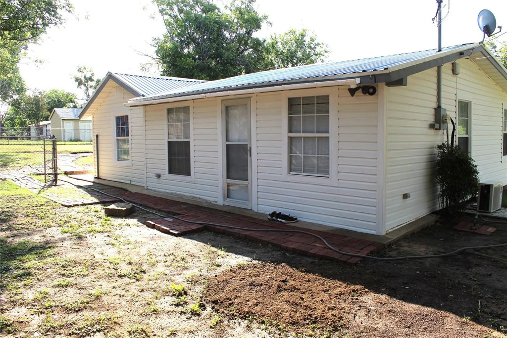 303 S Lennox Street, Stephenville