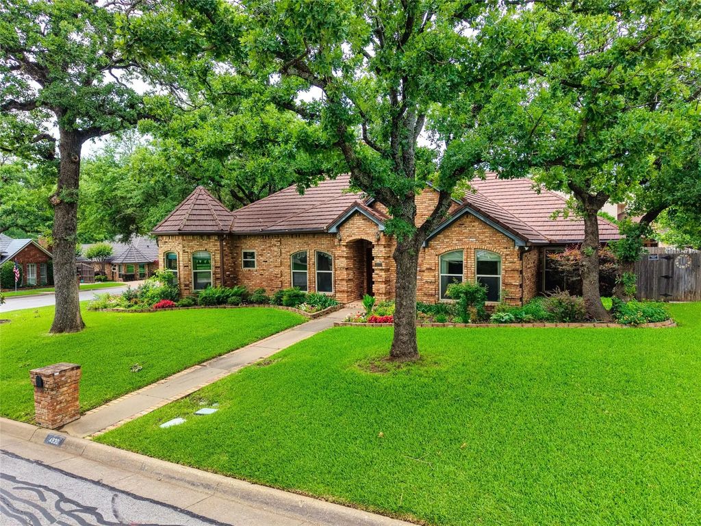 4930 High Creek Drive, Arlington