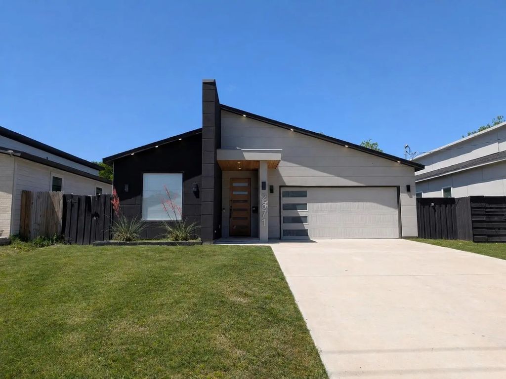 2871 E Overton Road, Dallas