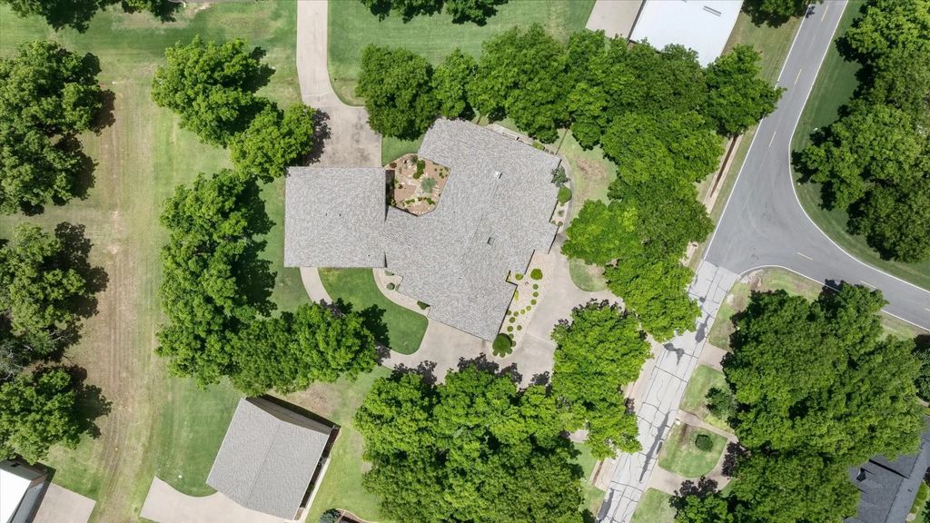 5501 Flagstick Drive, Granbury