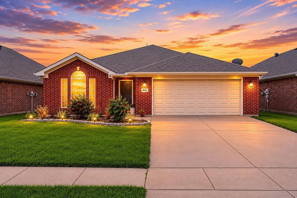 8962 Winding River Drive, Fort Worth