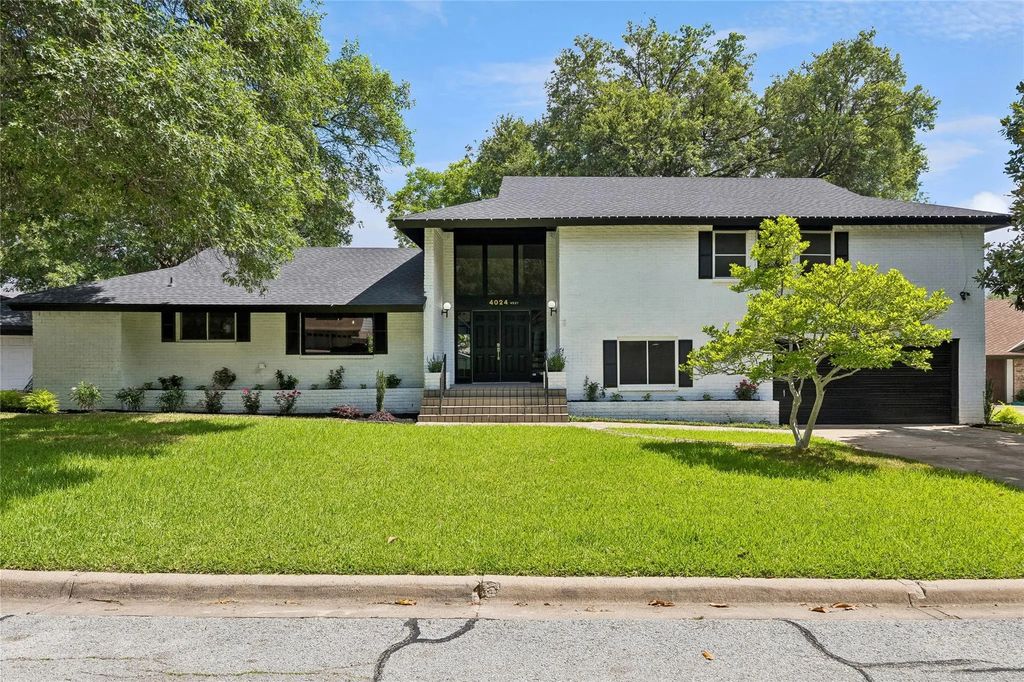 4024 Diamond Loch W, North Richland Hills
