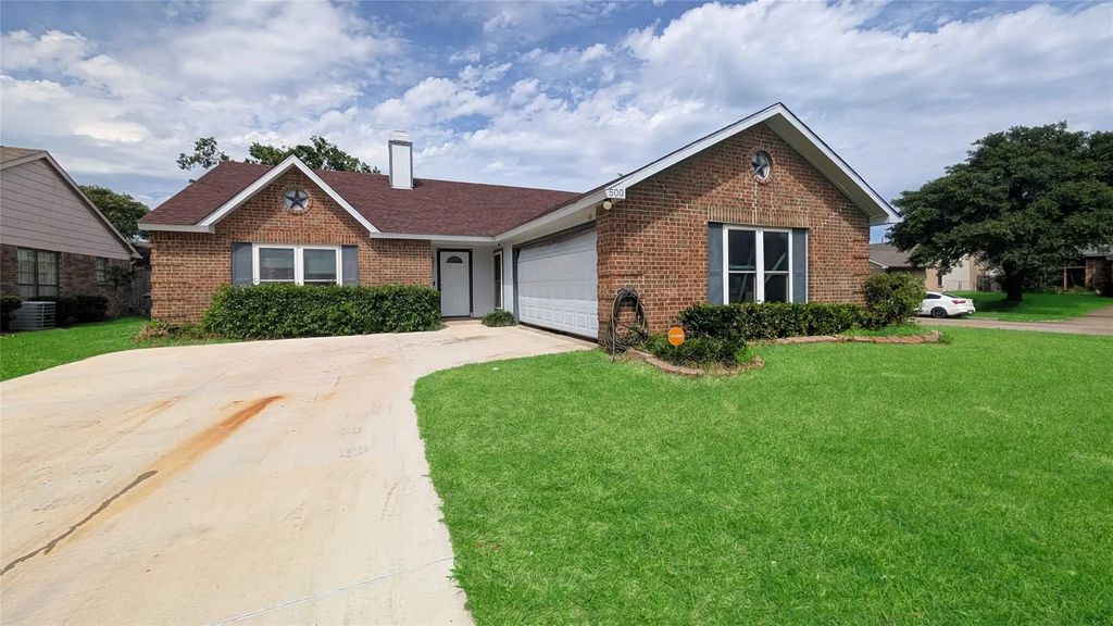 500 Rosewood Lane, Forney