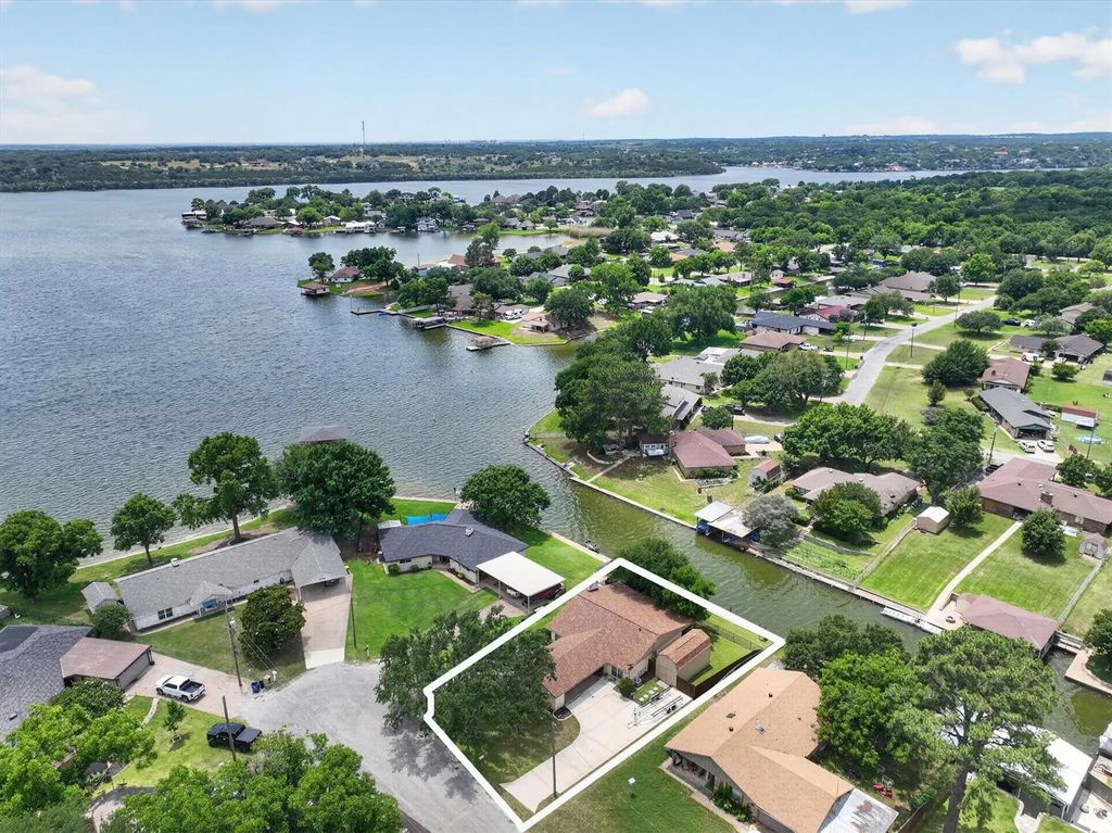 4204 Chaparral Court, Granbury