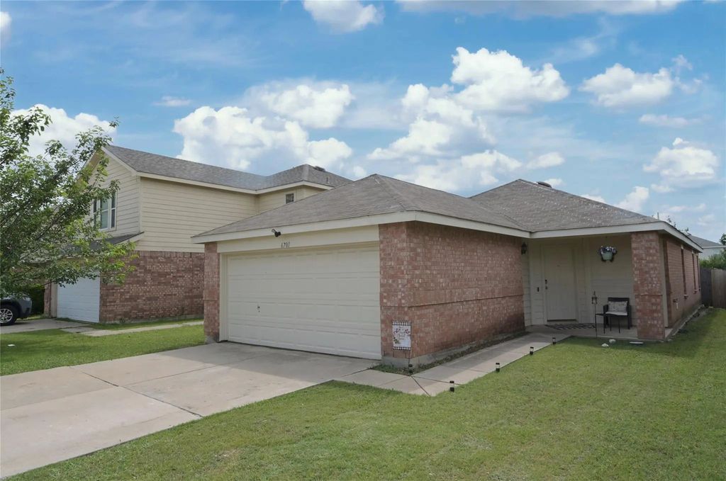 6701 Waterhill Lane, Fort Worth