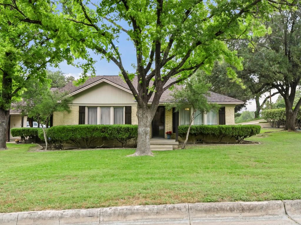 2200 Skyline Drive, Fort Worth