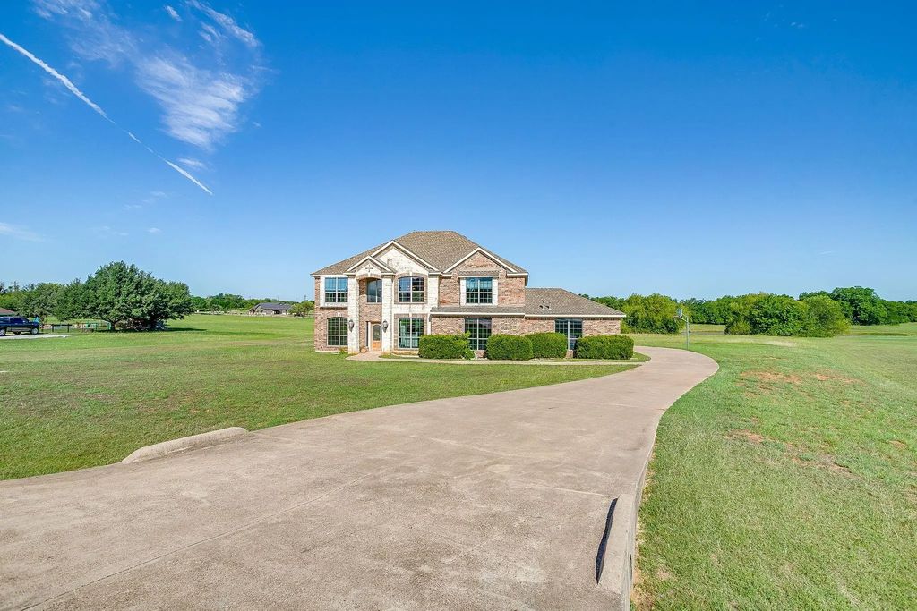1802 Yucatan Drive, Granbury