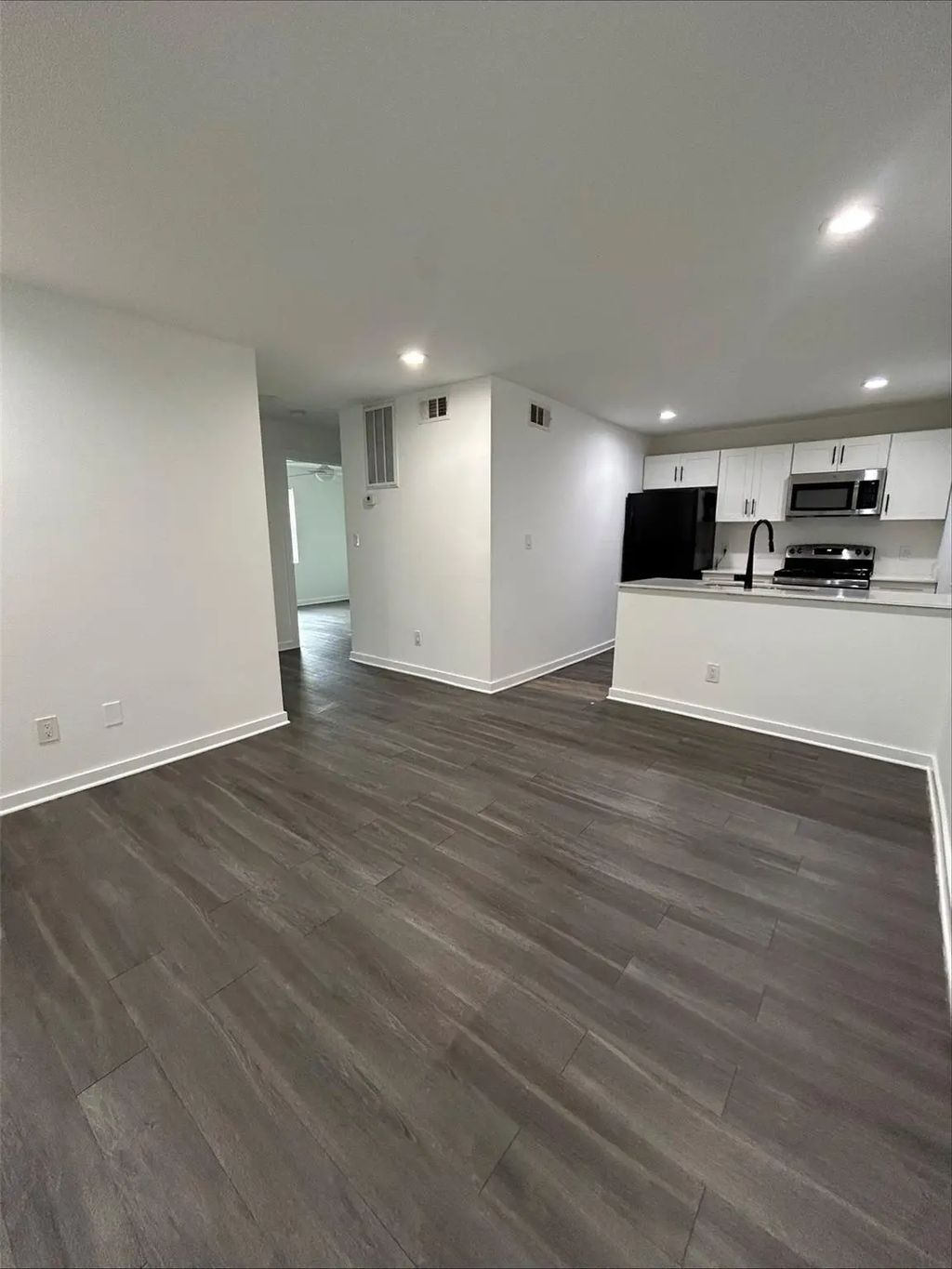 321 E 8th Street 111, Dallas