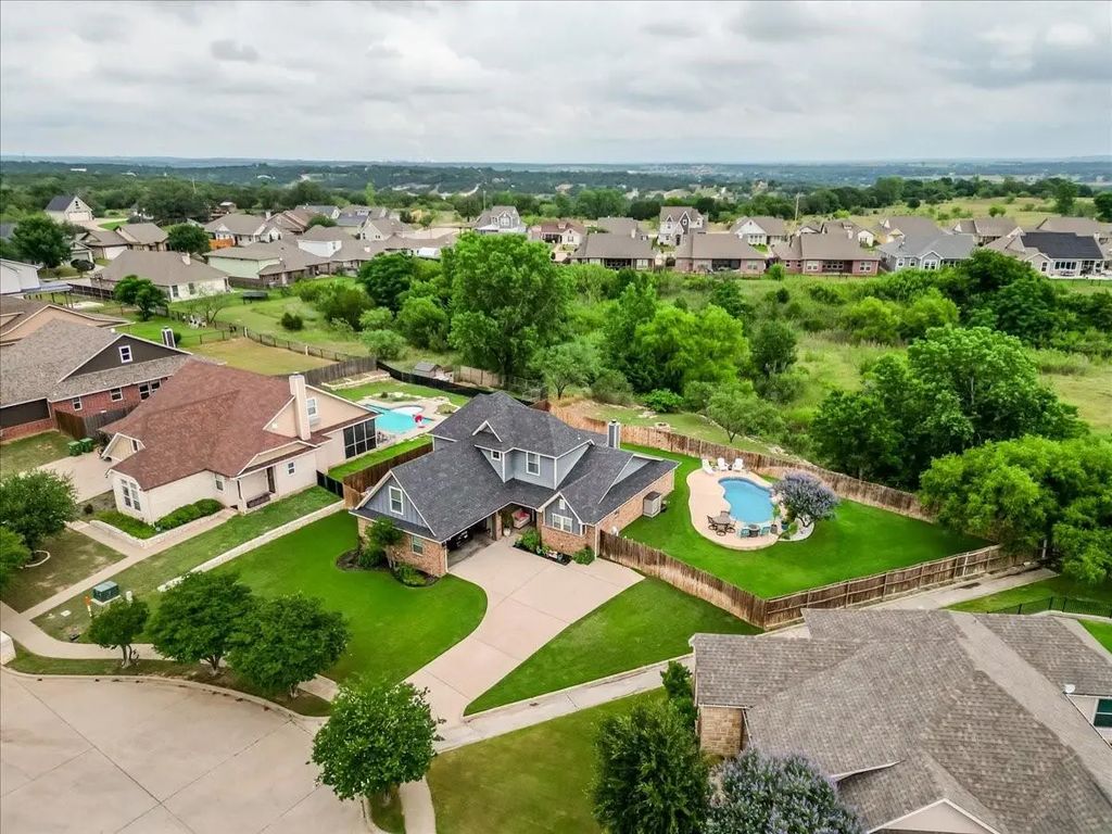 112 Camelot Street, Glen Rose