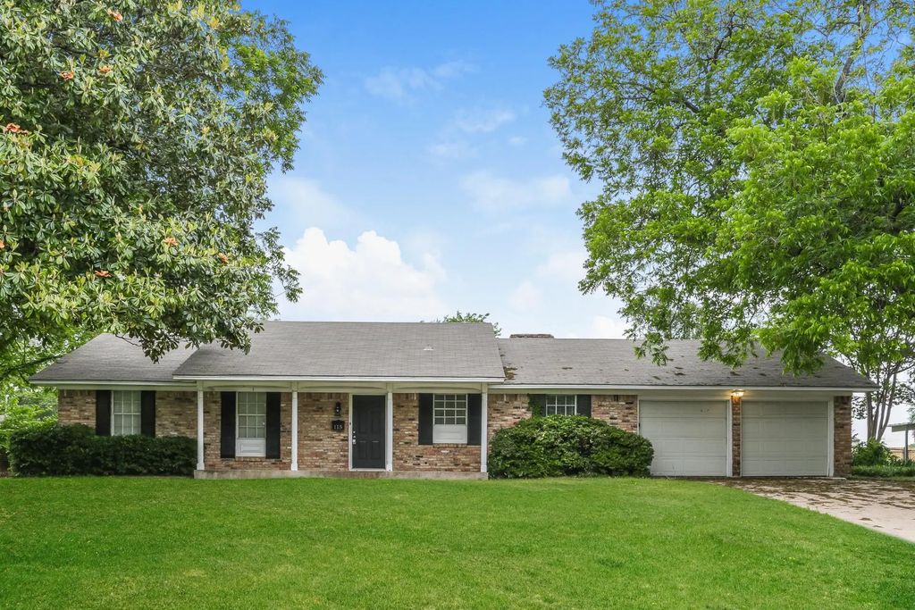 115 Brook Hollow Drive, DeSoto