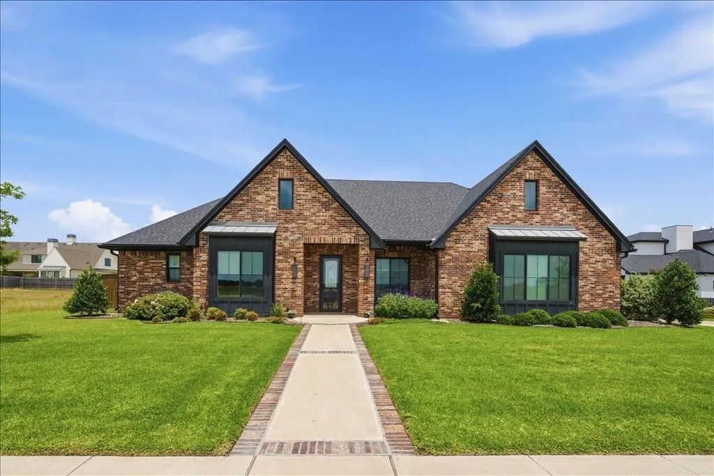 12000 Sequoia, Woodway