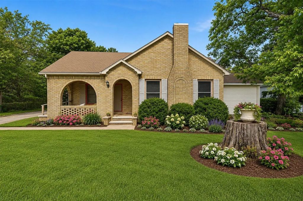 2912 W Morton Street, Denison