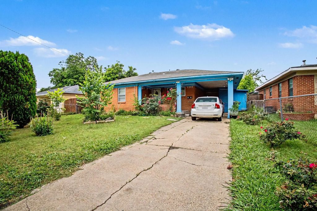 1919 Yucca Drive, Dallas