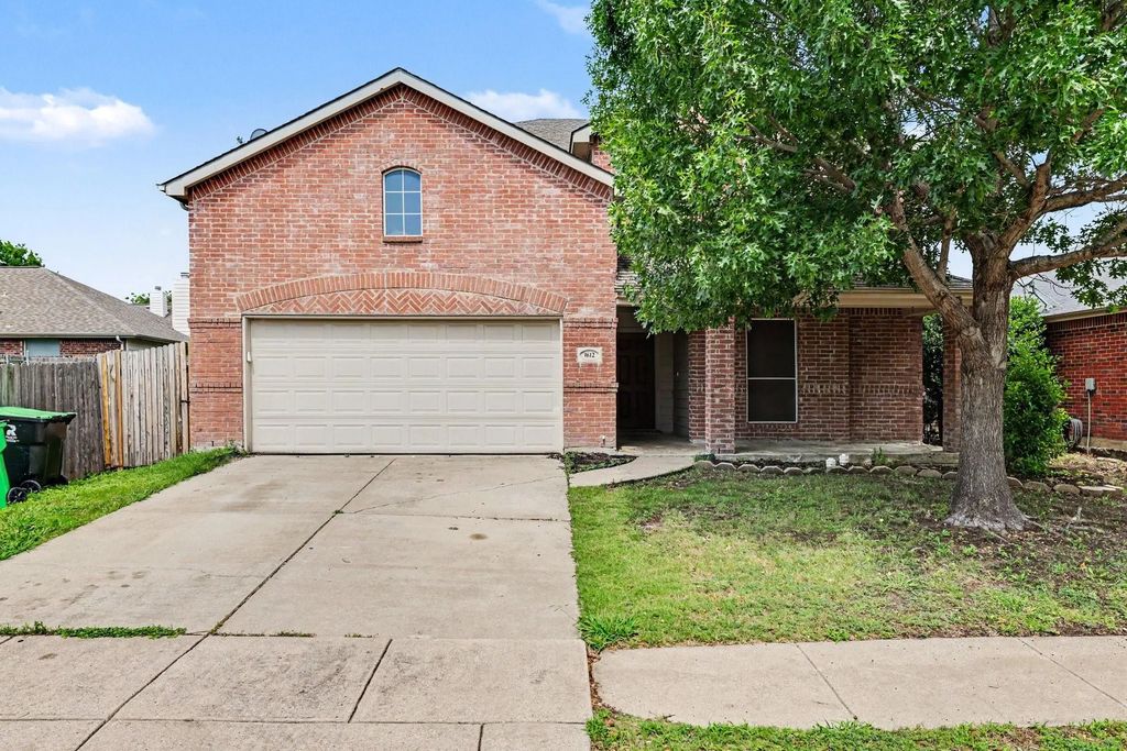 1612 Cardinal Way, Aubrey