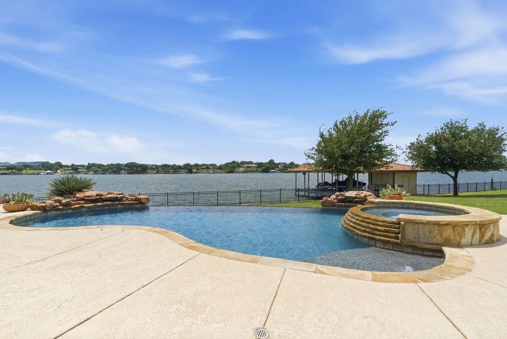 1604 Catalina Bay Court, Granbury