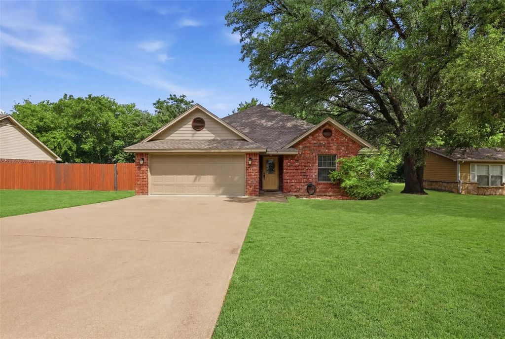 1508 Cheyenne Trail, Granbury