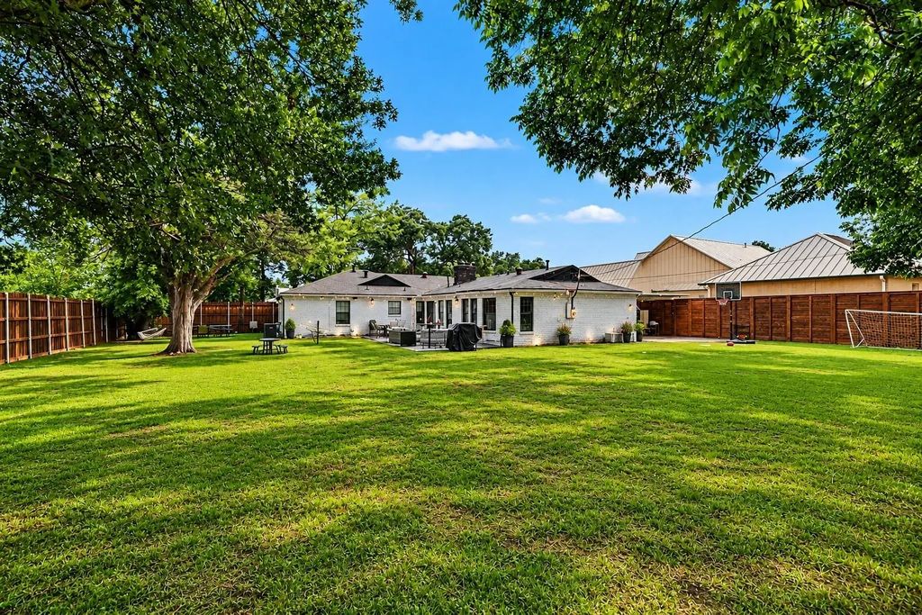 5979 Charlestown Drive, Dallas
