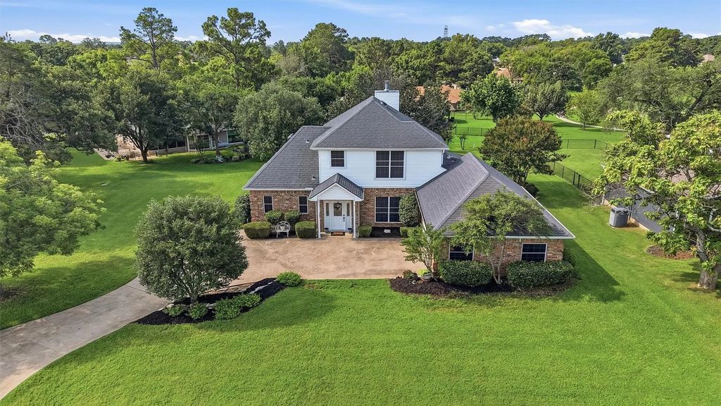 303 Kiowa Drive W, Lake Kiowa